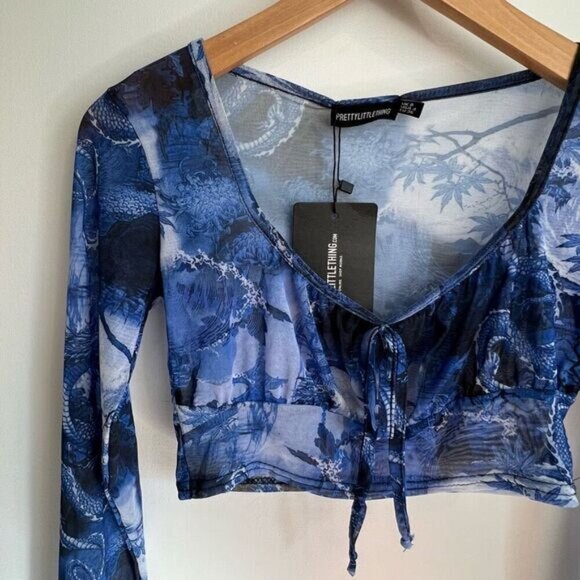 Brand New Pretty Little Thing Women’s 4 Blue Dragon Print Long Sleeve Crop Top - Picture 12 of 13